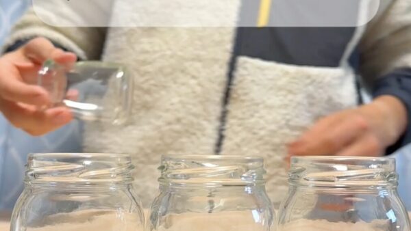 色Re.コミュニティー「色水づくり」